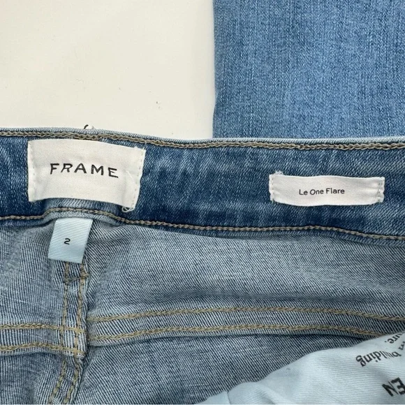 FRAME Le One Flare Faded Mid-Rise Flare Jeans in Blue Size 6 US - Picture 6 of 7